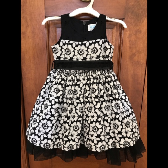 The Children’s Place Black & White Girls Dress. Size 18M.